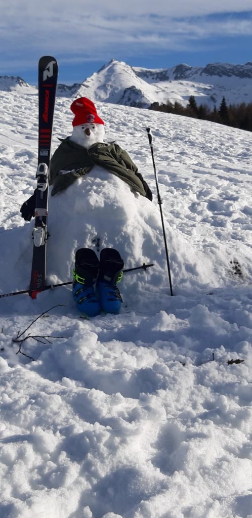 Schneeskulpturen der 2c auf der Sattelbergalm